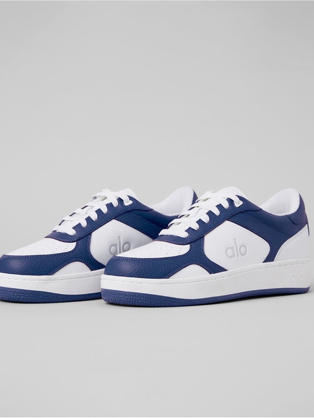 NEW IN BOX ALO Yoga Recovery Mode Sneakers in White and Navy